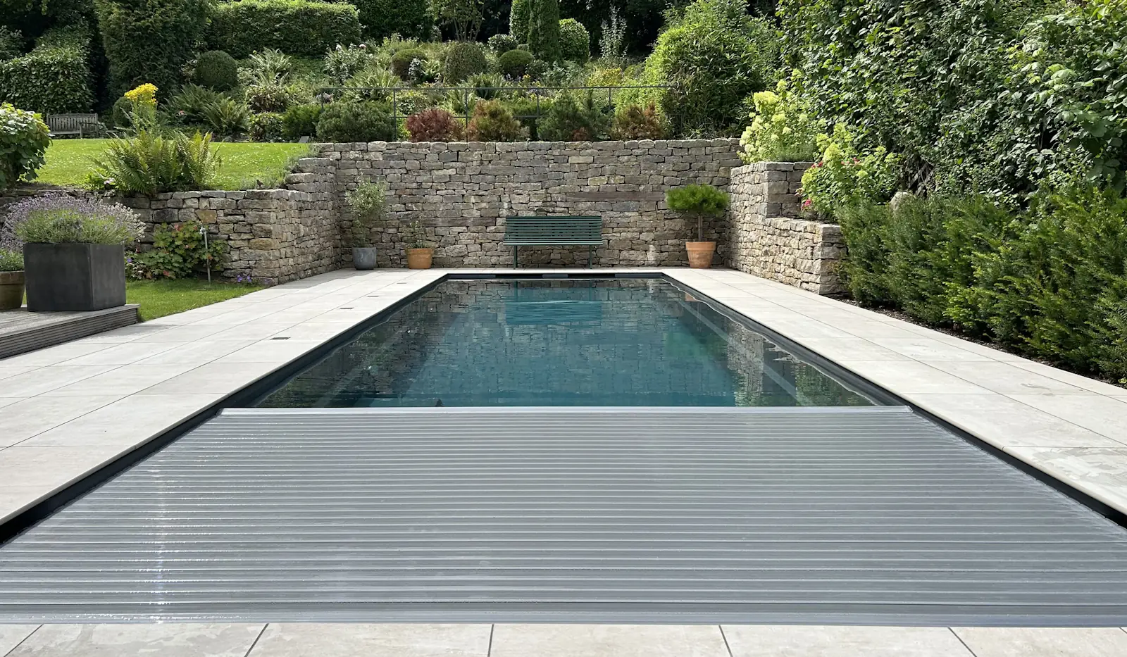 Swimming Pool Cover Manufacturers: Choosing the Right Solution for Your Business